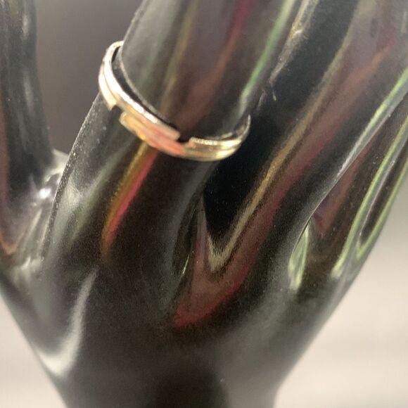 Fun Gold Tinsel Ring - Picture 3 of 5